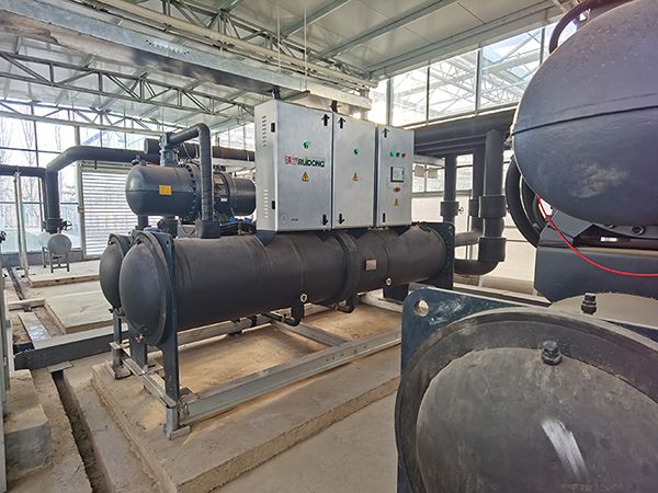 Air Cooled Chiller and Water Cooled Chiller in Beijing Nongcube Greenhouse, Beijing, China
